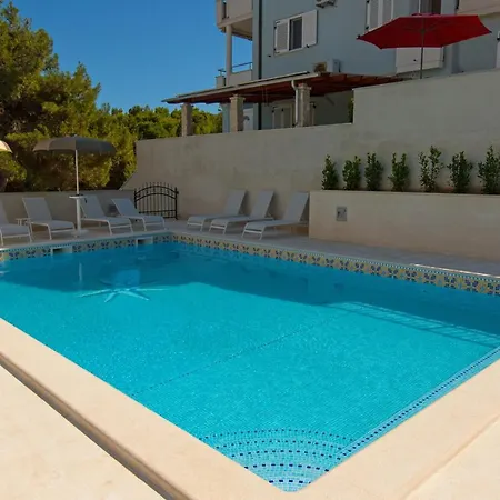 מלון דירות Punta Blu - Pool & פרמנטורה