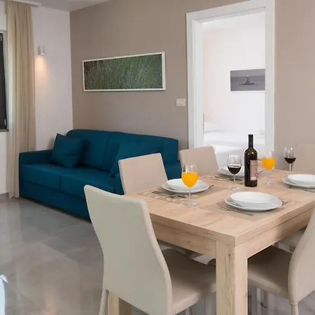 Punta Blu - Pool & 4* Premantura