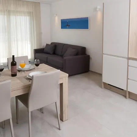 Punta Blu - Pool & Aparthotel Premantura