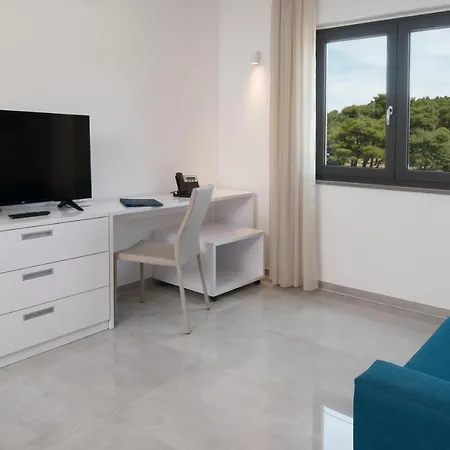 Punta Blu - Pool & 4*