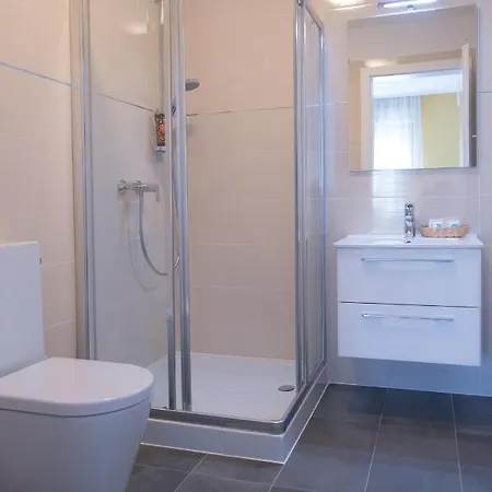 Punta Blu - Pool & アパートホテル プレマントゥーラ