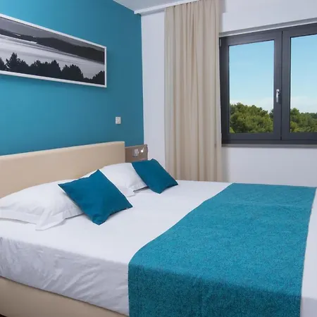 Punta Blu - Pool & 4* Premantura