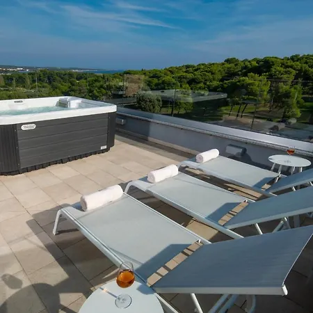 Punta Blu - Pool & Lägenhetshotell