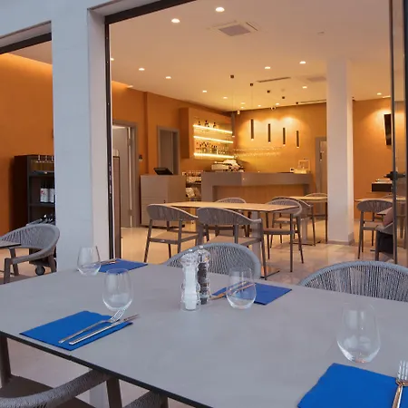 Punta Blu - Pool & Lägenhetshotell Premantura