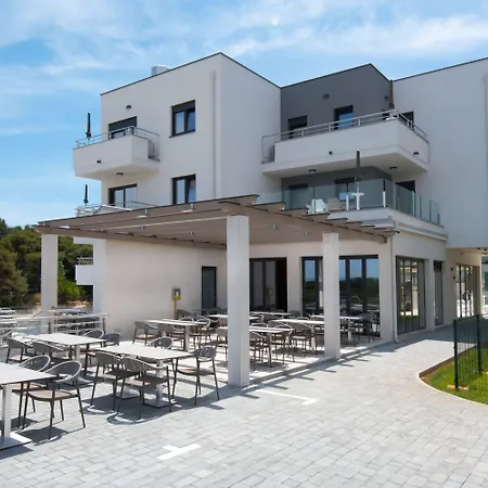 Punta Blu - Pool & Lägenhetshotell 4*