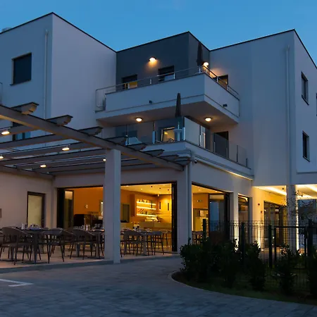 Punta Blu - Pool & Lägenhetshotell 4*